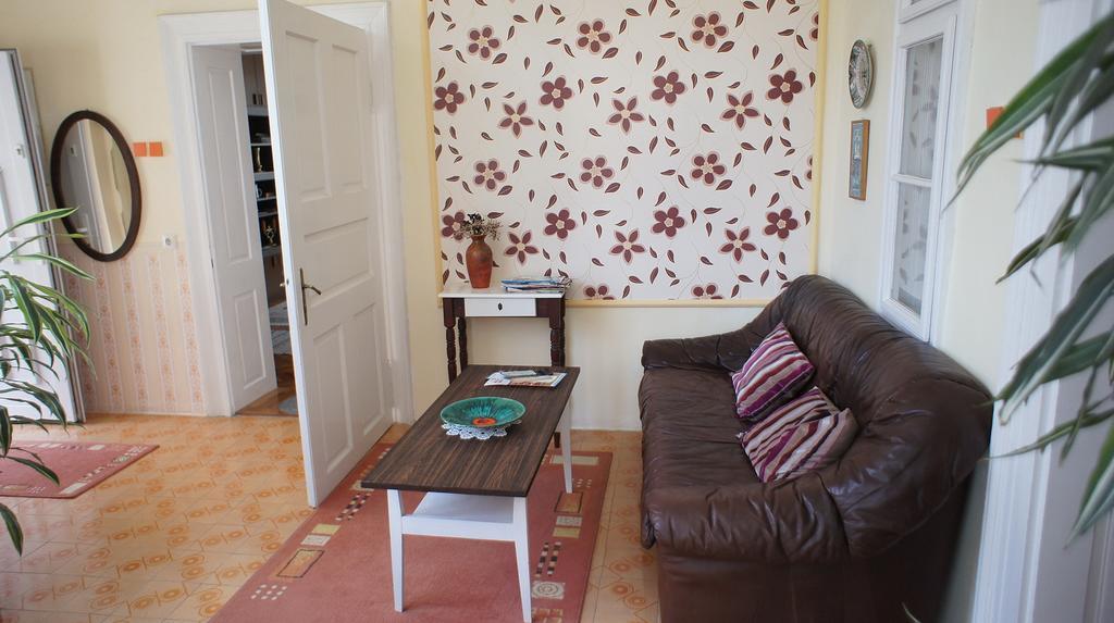 Villa Hajnal Apartman Gyula Zimmer foto