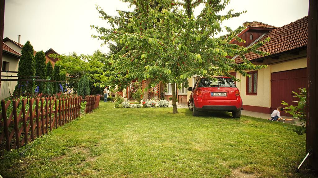 Villa Hajnal Apartman Gyula Exterior foto