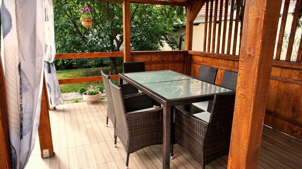Villa Hajnal Apartman Gyula Exterior foto