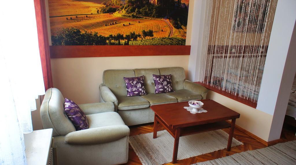 Villa Hajnal Apartman Gyula Exterior foto